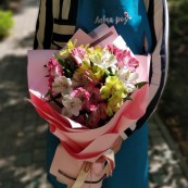 Букет 7 Альстромерий микс в матовой бумаге